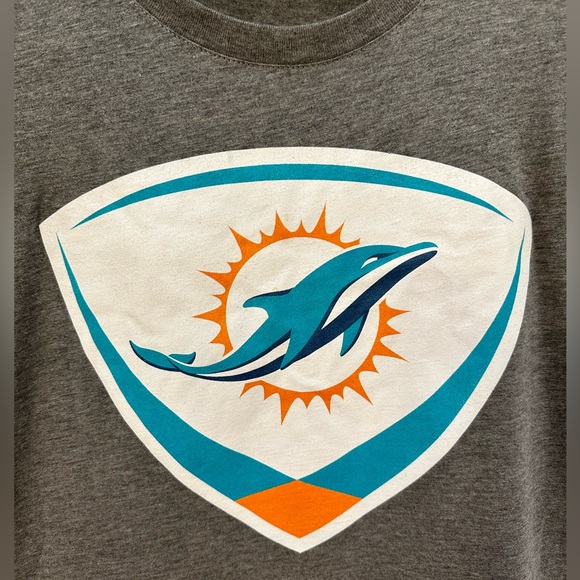 Miami Dolphins NEW w/o tags Fighting Cancer Shield, Grey Heathered, NFL Tee - Picture 3 of 4